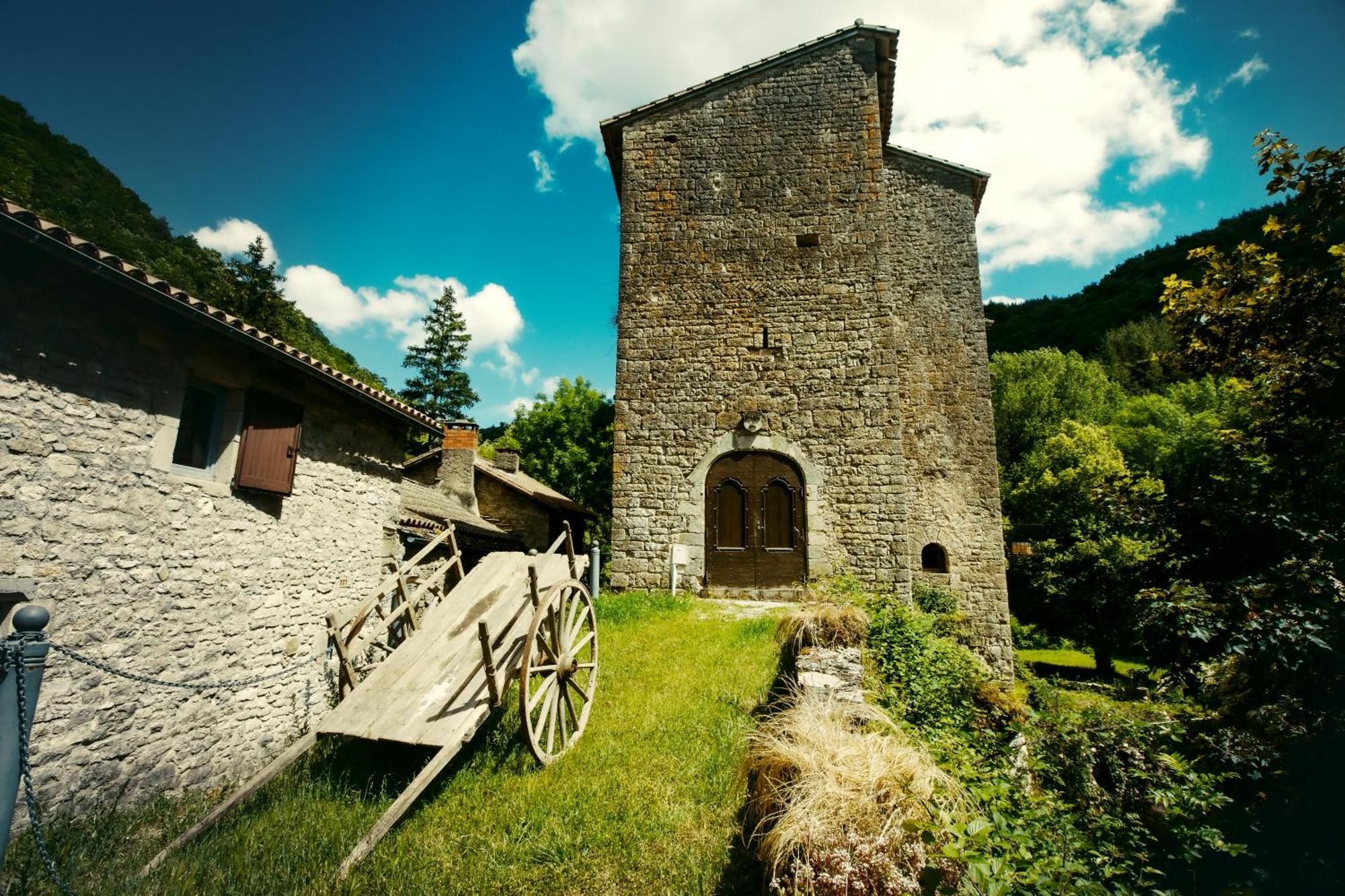 Le Chateau De Sorgues Cornus Eksteriør billede
